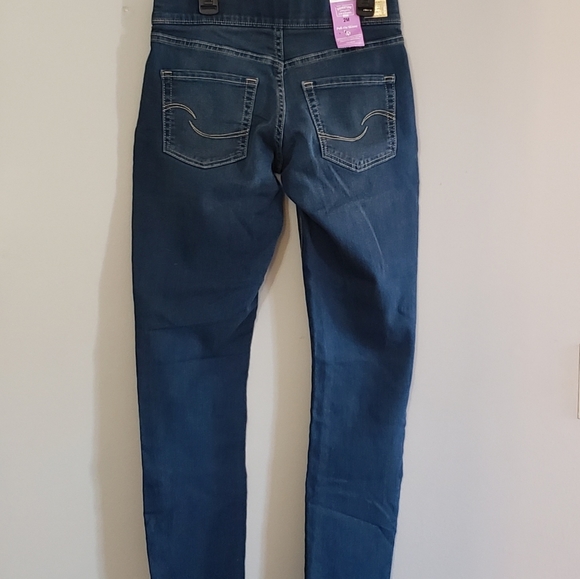 Womens NWT Totally Shaping Pull On Skinny Levi Jeans Size 2 - Picture 2 of 9